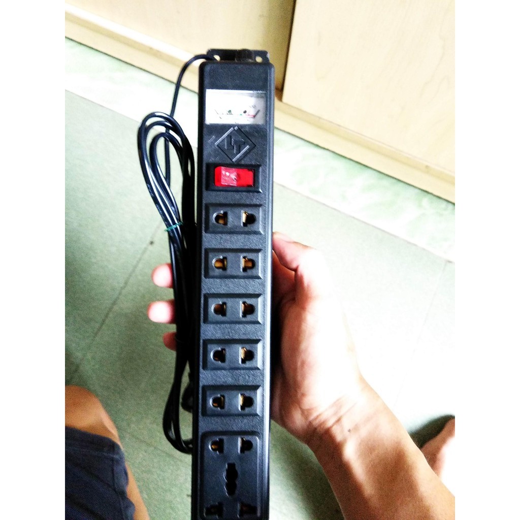 Ổ Cắm Điện Có Công Tắc 7 Phích Cắm Màu Đen