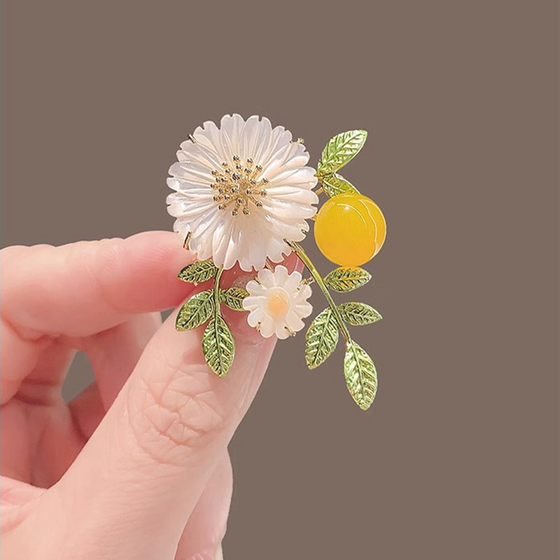 Fashion%20Small%20Daisy%20Flower%20Brooch%20Women%20Clothing%20Coat%20Jewelry%20Party%20Accessories%20Gift%20-%20Image%209