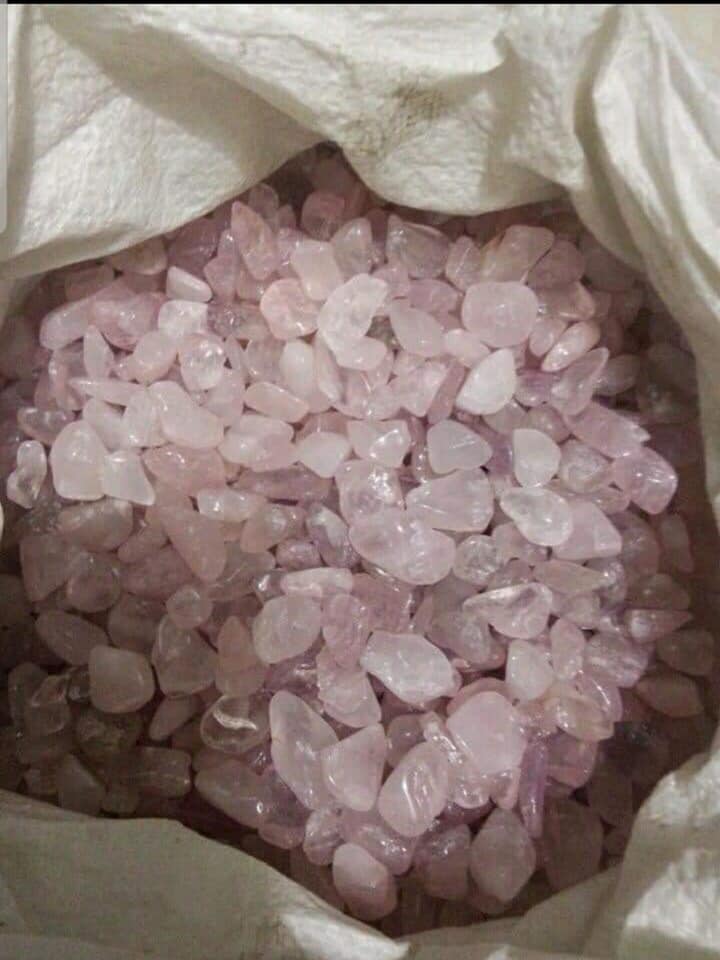 Đá Thạch Anh vụn Hồng tự nhiên 100% (1Kg)