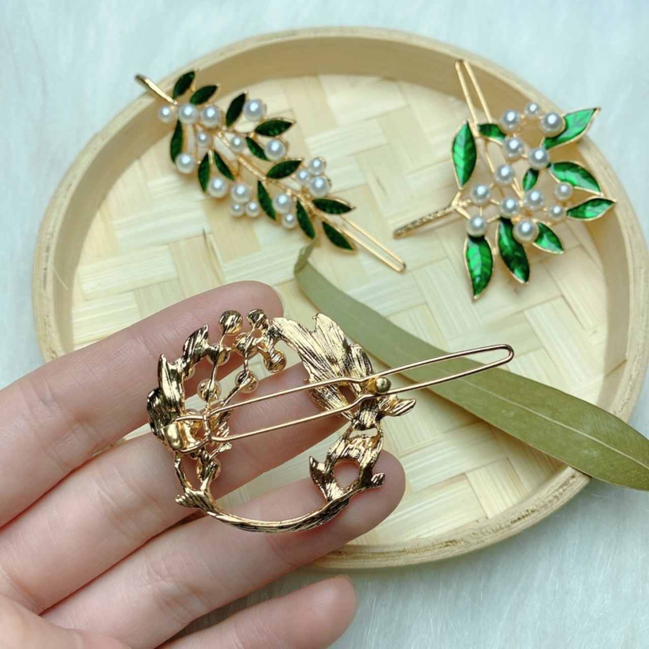 Kẹp Cành Lá Đính Hạt Trai