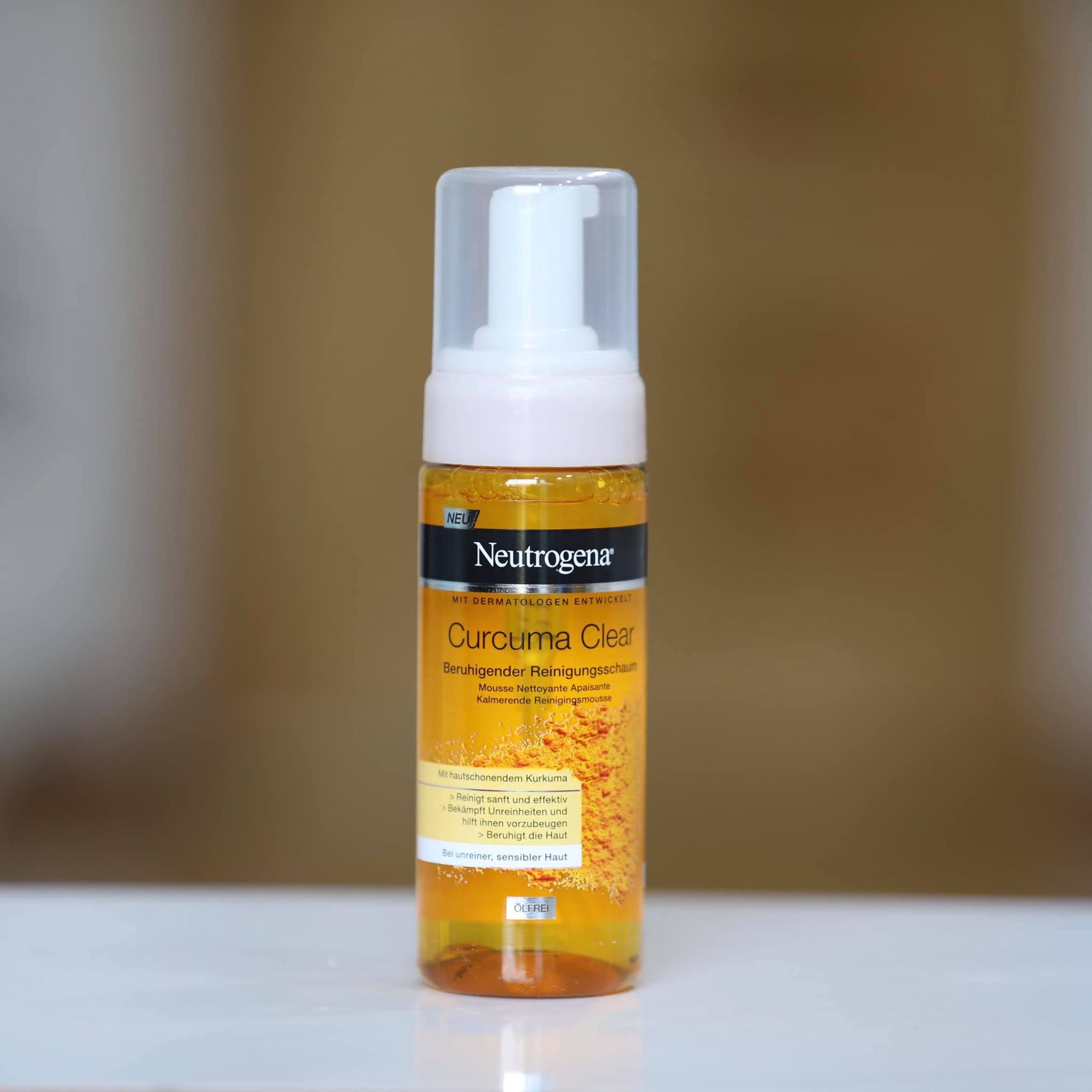 Sữa rửa mặt tạo bọt tinh chất nghệ Neutrogena Curcuma Clear, 150ml
