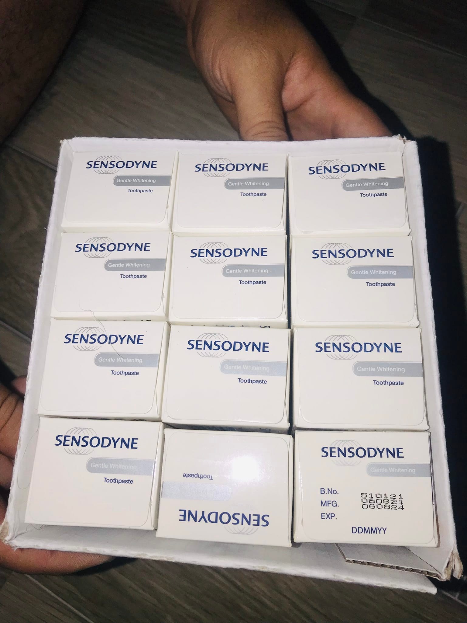 Kem đánh răng SENSODYNE Thái Lan tuýp 100gr