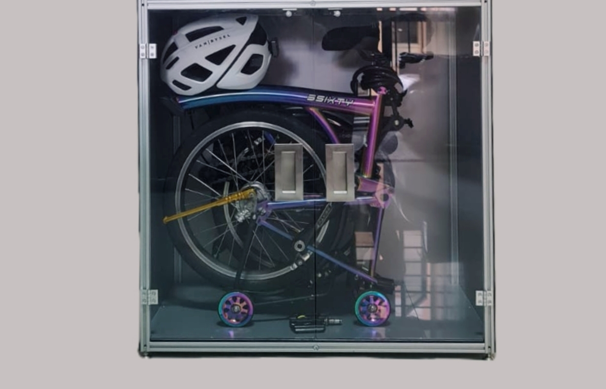 Bicycle storage cabinet with TRANSPARENT ACRYLIC DOOR for