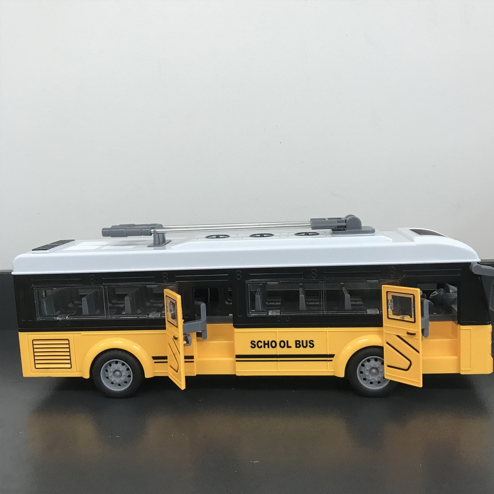 Remote Control Bus Opening Doors RC School Bus Stylish Design for Kids