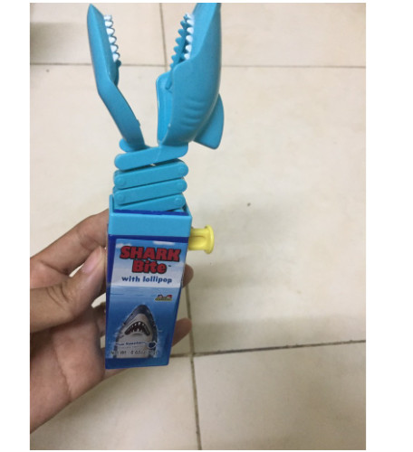 Lẻ 1 chiếc Kẹo mút hàm cá mập nhập khẩu Mỹ