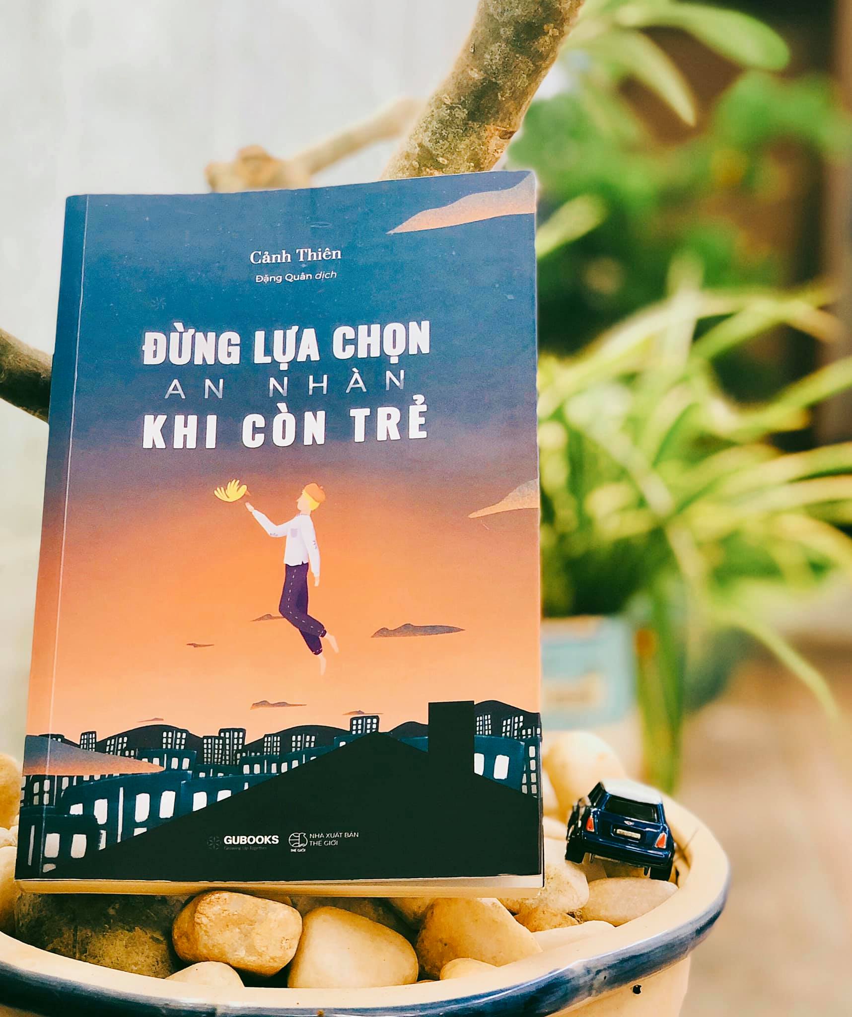 Sách - Đừng Lựa Chọn An Nhàn Khi Còn Trẻ - Tặng kèm bookmark