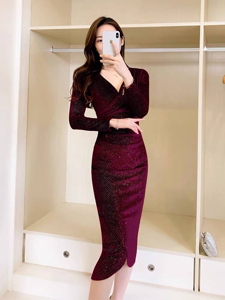 Đầm body nhung kim sa cổ đắp chéo đỏ đen sang chảnh dự tiệc by4621