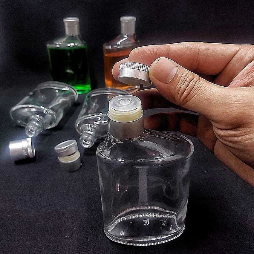 Chai Thủy Tinh Độc Lạ 100ML (combo 2 cái) mẫu dẹt kiểu số 6 nắp nhựa bạc - Chai Thủy Tinh Nhỏ - Vỏ Chai Rượu Mini