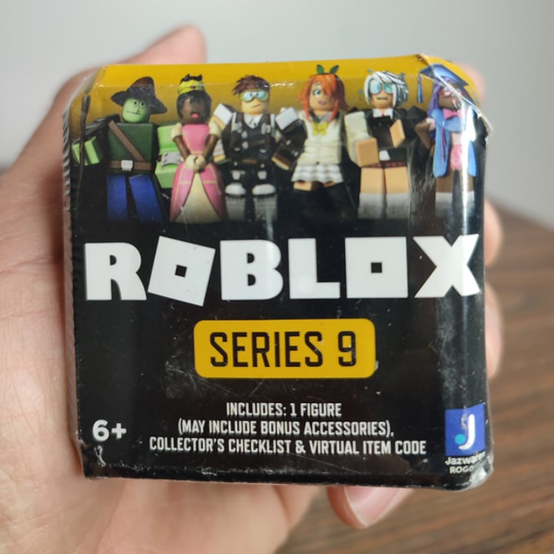 Roblox Toy Box Series 9 Celebrity Chính Hãng Có Code