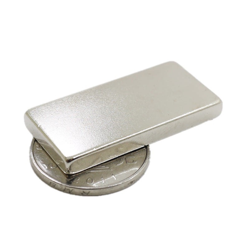 Nam châm đất hiếm kích thước 40x20x3mm