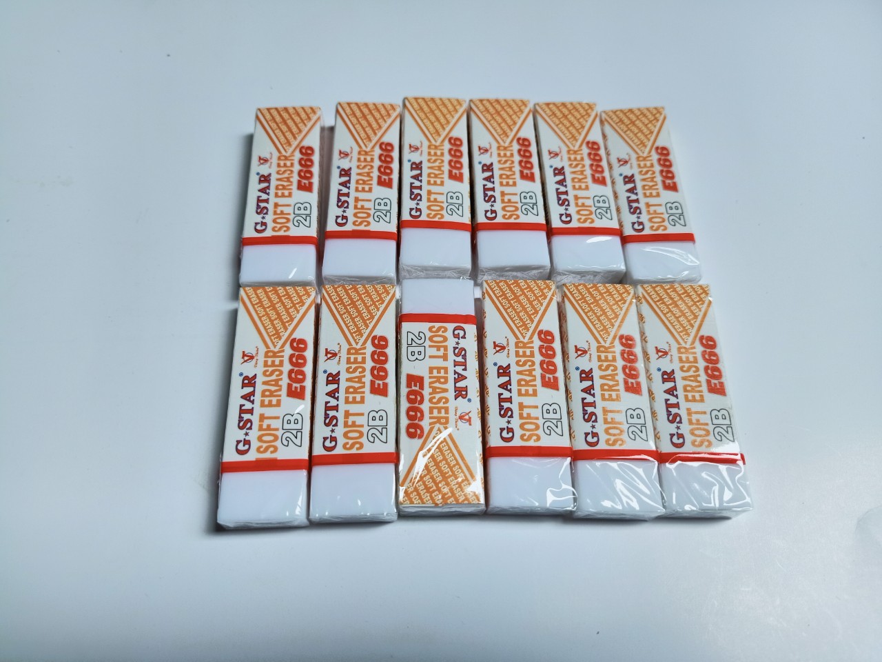HỘP 12 CỤC GÔM MÀU E-666 ĐEN/TRẮNG G-STAR