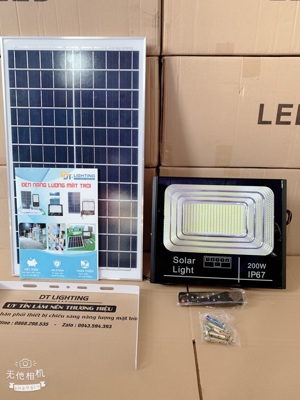 Đèn pha năng lượng mặt trời 200w