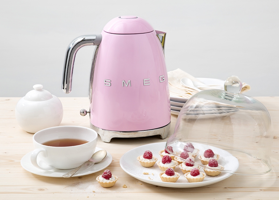 Ấm Siêu Tốc Smeg KLF03, Ấm Đun Nước Không Chỉnh Nhiệt, Bình Đun Nước Siêu Tốc, Smeg Electric Kettle, Công Suất 2400W, Dung tích 1.7L, Chất Liệu Thép Không Gỉ Bền Đẹp, Phong Cách Cổ Điển, Nhập Đức, Bảo Hành 12 Tháng