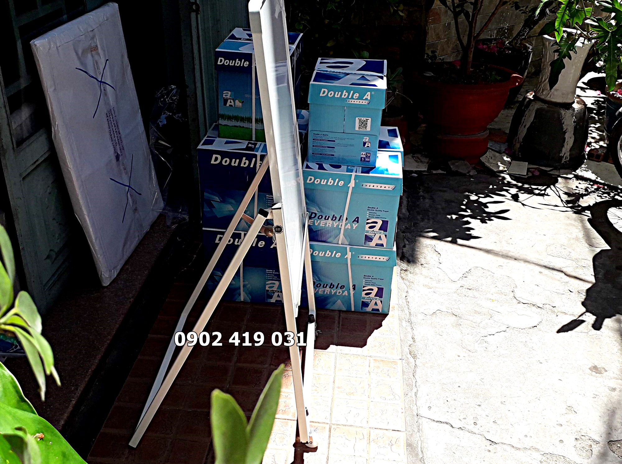 Bảng Flipchart Chân Gấp DQ Plus 60 x 80cm [ Tặng bút, nam châm, lau bảng ]