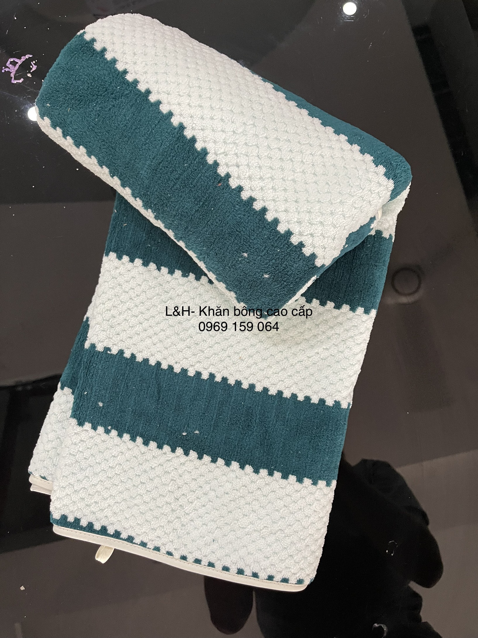 Khăn mặt lông cừu, kẻ thẳng- hạt gạo, kt 30x50cm