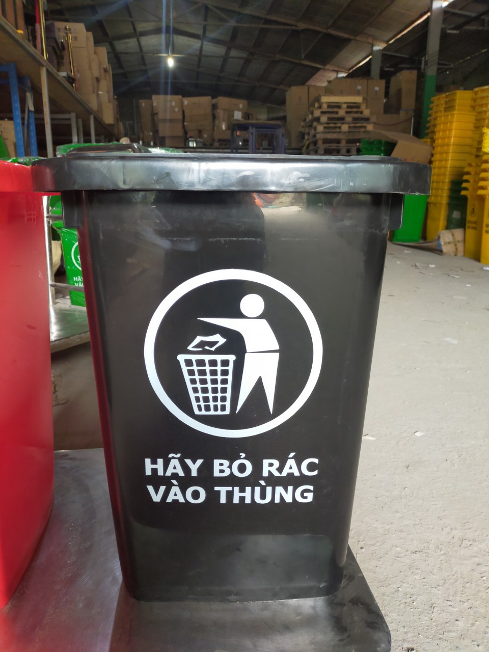 THÙNG RÁC CÔNG CỘNG- THÙNG RÁC NHỰA ĐEN 60L