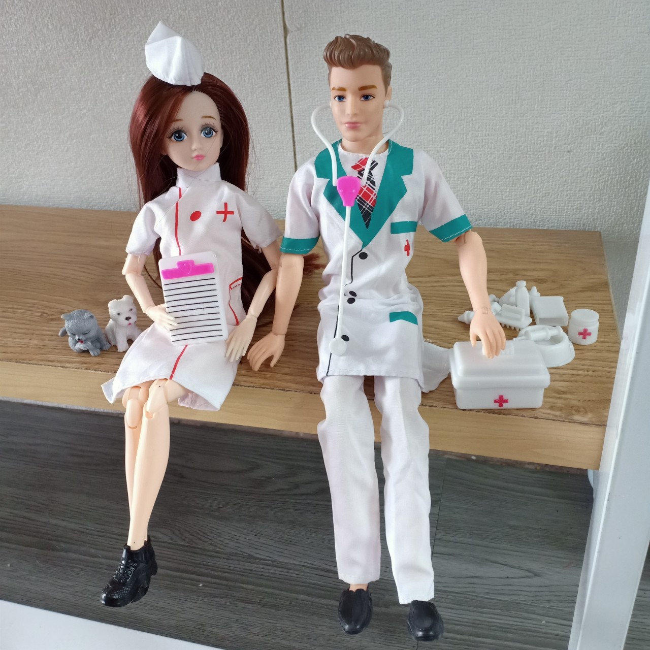 búp bê mặc bộ đồ bác sỹ và set đồ đôi cho búp bê barbie size 30cm