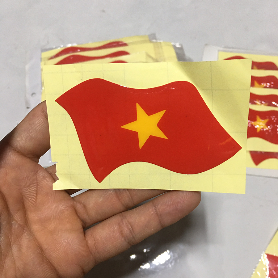 Tem đề can 3D logo cờ Việt Nam (giá 1 cái)