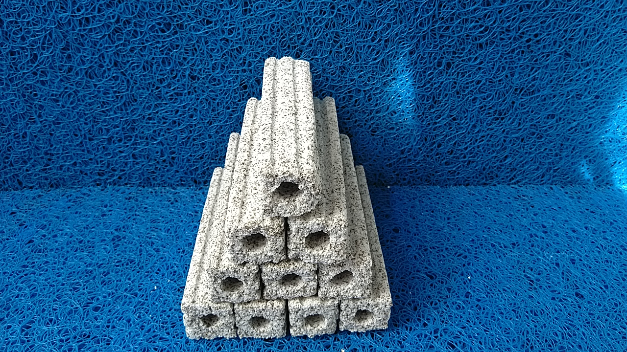 Hộp 10 thanh sứ 15x4cm chuyên dùng tạo vi sinh lọc nước cho bể cá cảnh.