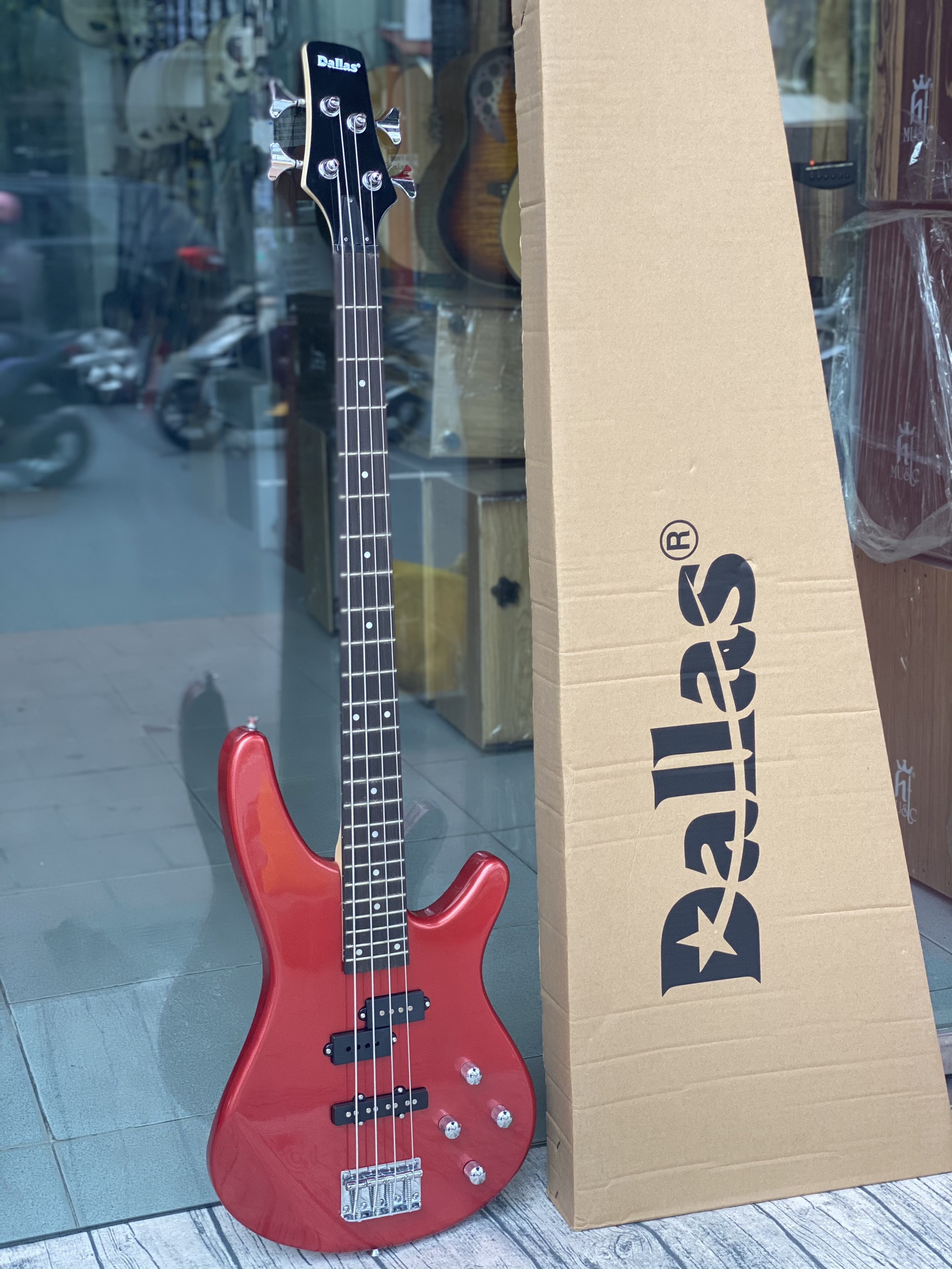 Đàn Guitar bass điện Dallas 3 mobin