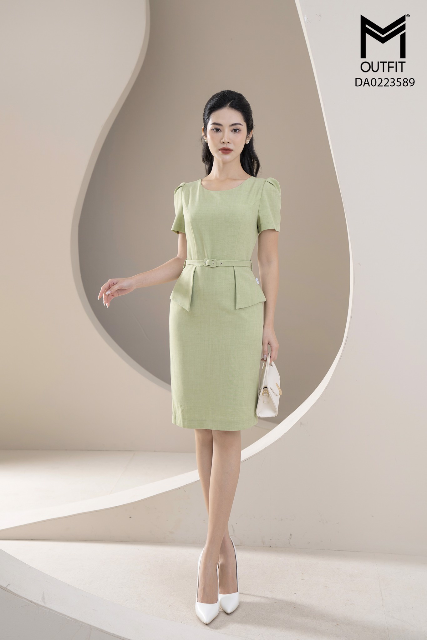 Đầm dáng bút chì thẳng, tà bong kèm đai