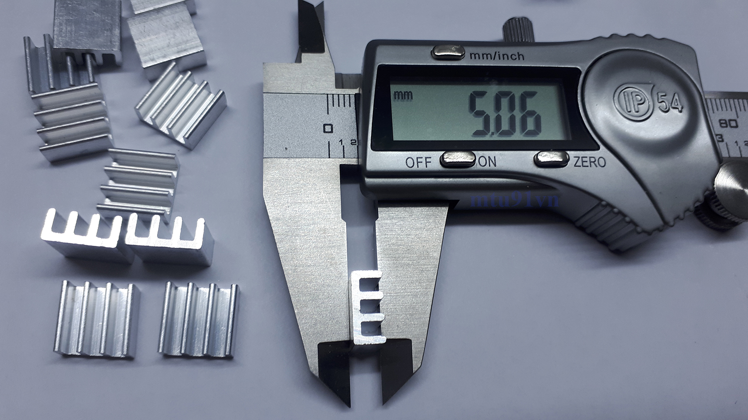 Nhôm tản nhiệt 11x11x5mm - combo 10 chiếc