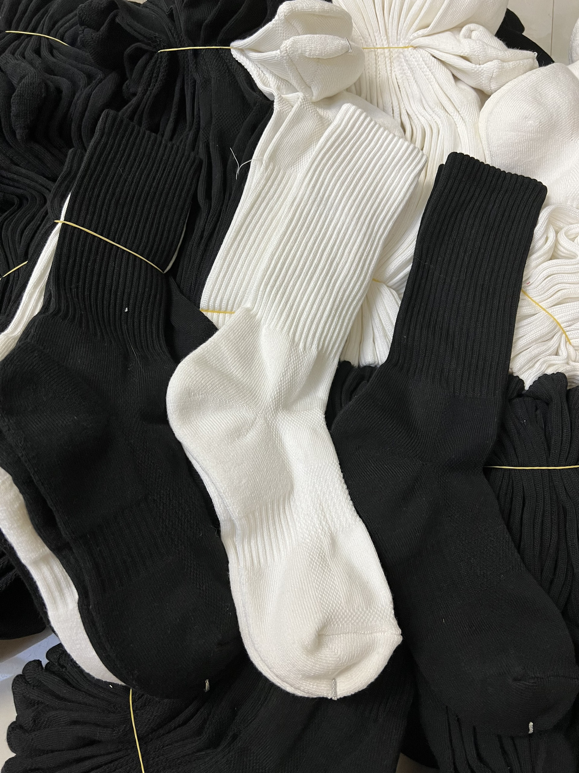 Tất dài vớ Nam Nữ Trơn Trắng Đen Basic Cotton