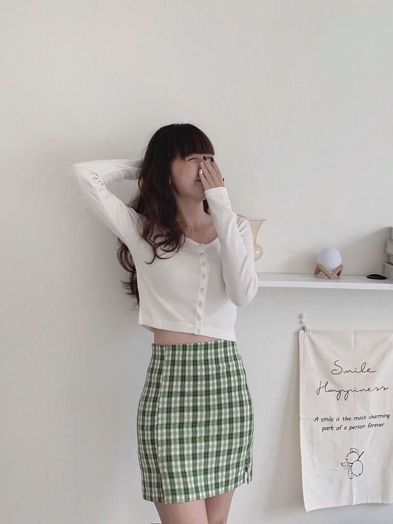 Áo Croptop tay dài có nút - Trắng