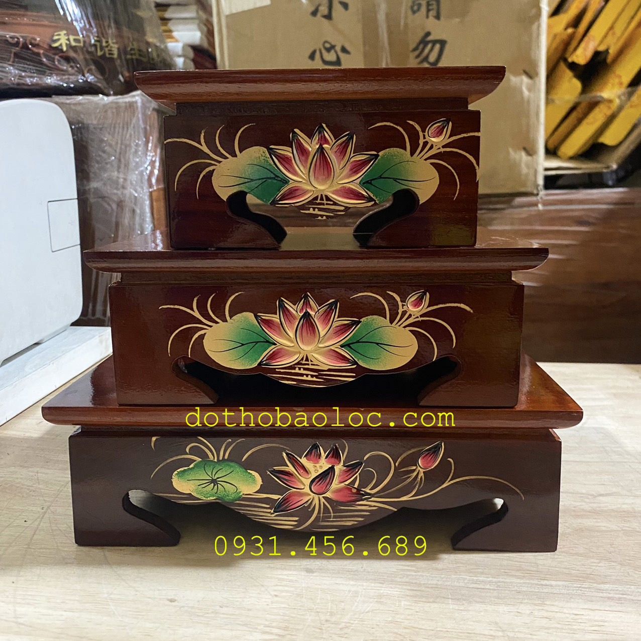 Đôn gỗ chữ nhật đặt tượng thờ, đồ thờ hình hoa sen nổi 3 cỡ rộng: 15cm, 20cm, 25cm