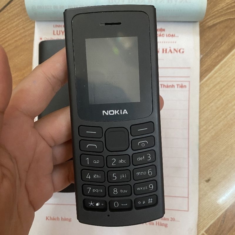 Vỏ Nokia 105 4G có bàn phím chuẩn