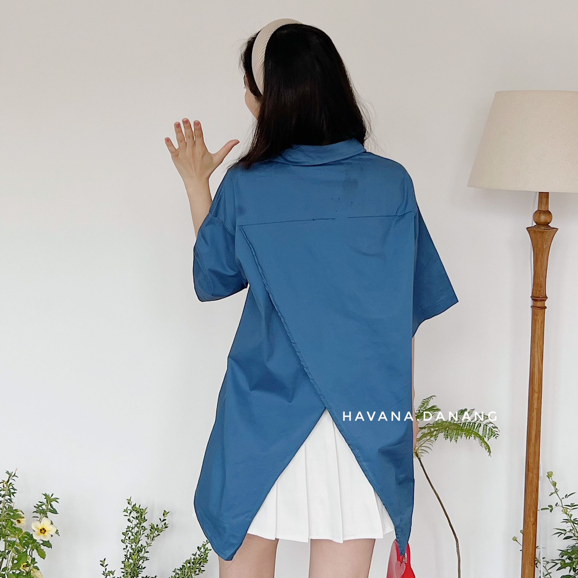 Áo sơ mi cộc tay trơn vạt xẻ tà