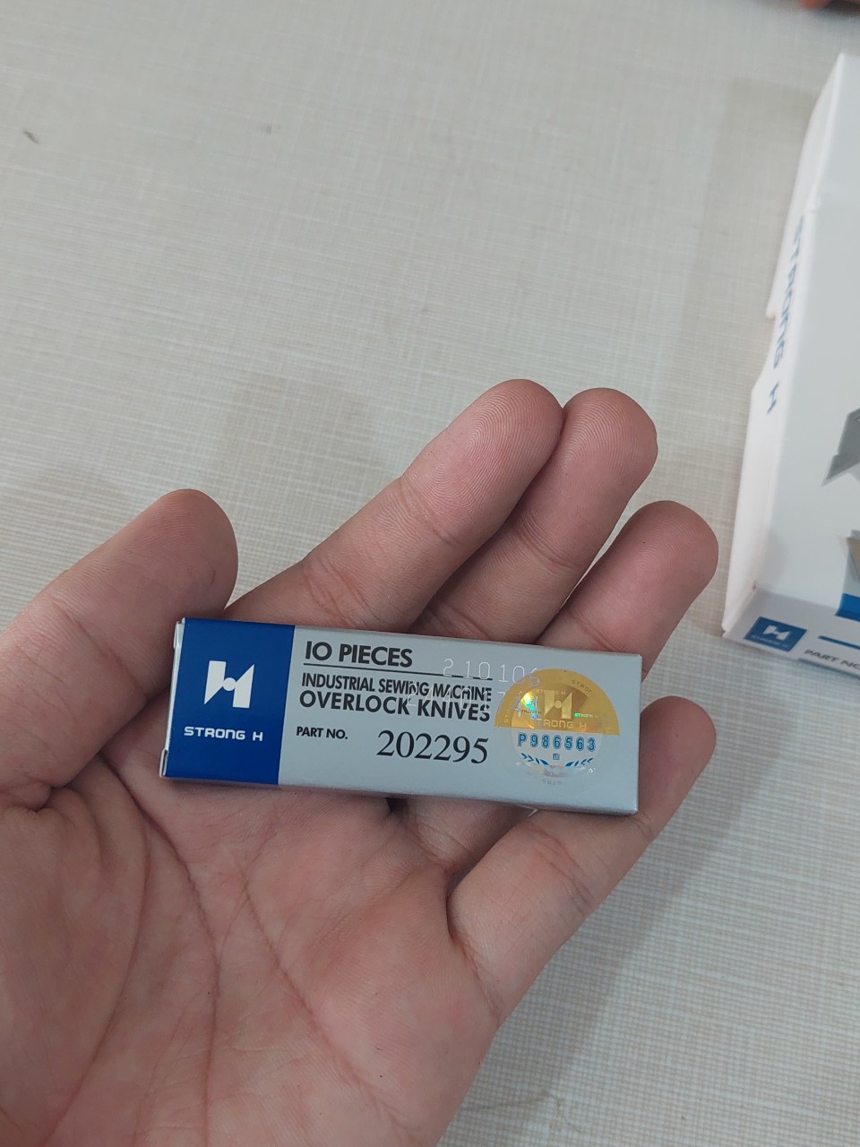lưỡi dao dưới máy vắt sổ công nghiệp