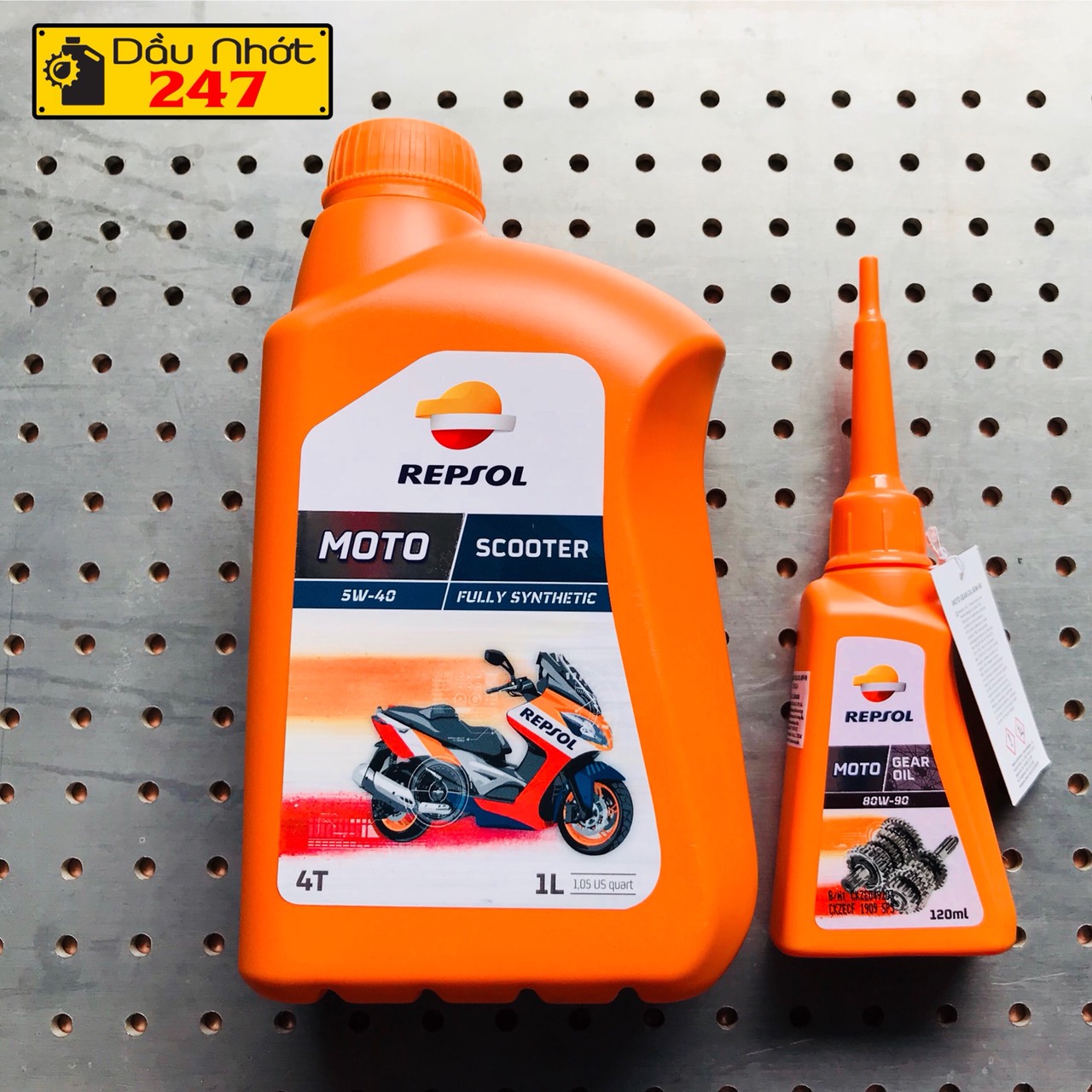 Combo nhớt động cơ và hộp số Repsol cho xe tay ga.
