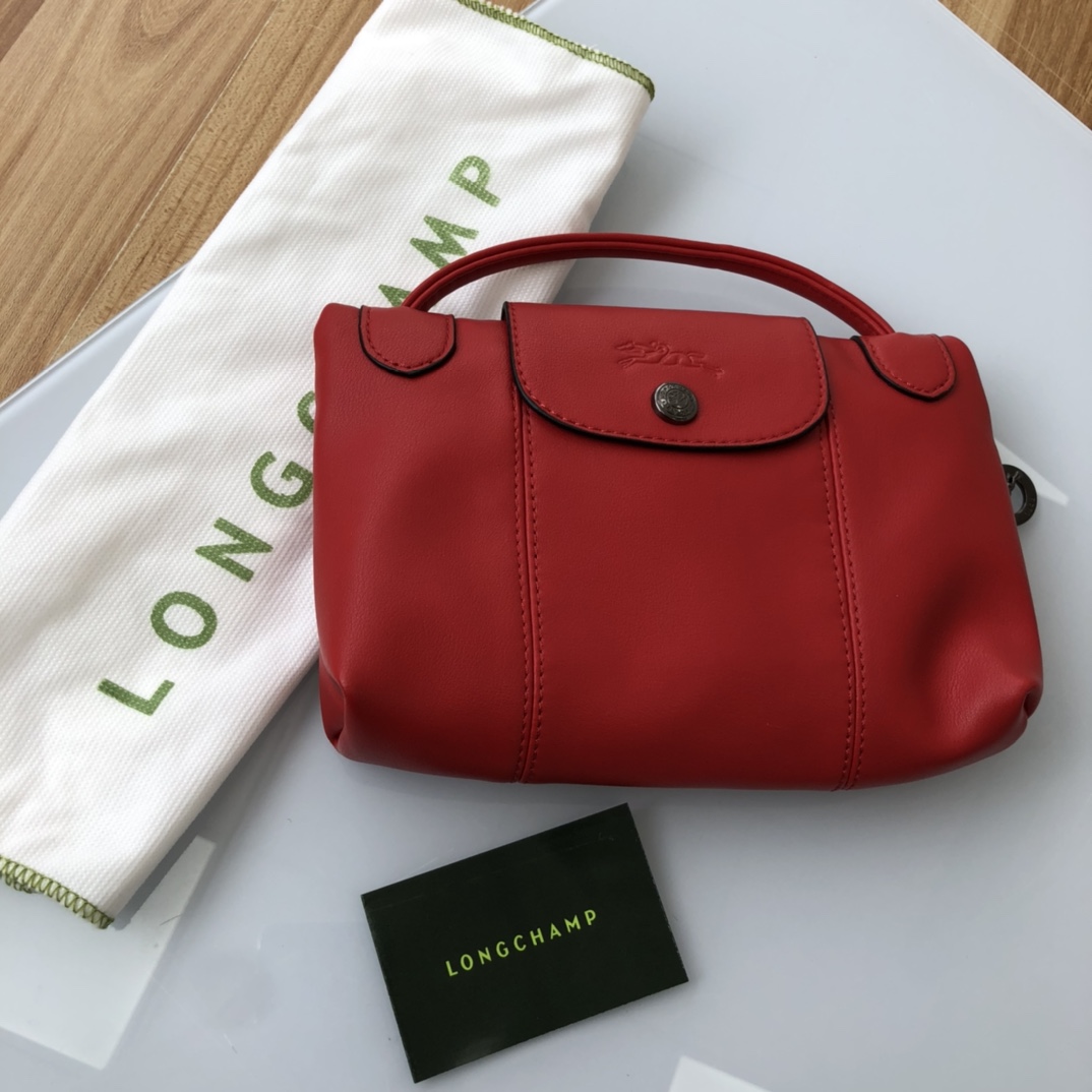 Review - Longchamp Cuir Crossbody in Cherry 