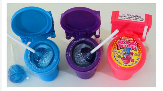 Kẹo mút bồn cầu Sour Flush màu tím 39gr