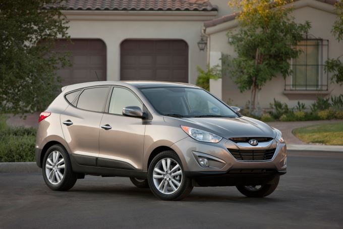 GIOĂNG CỐP SAU HYUNDAI TUCSON 2010