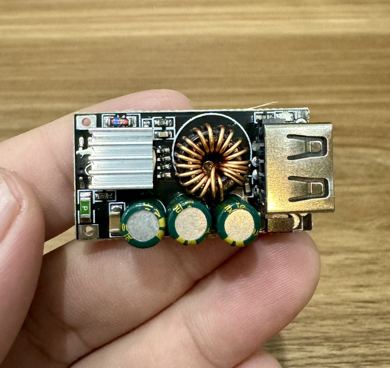 Mạch hạ áp dc 10-30v ra cổng usb 5v hỗ trợ sạc nhanh qc3.0.