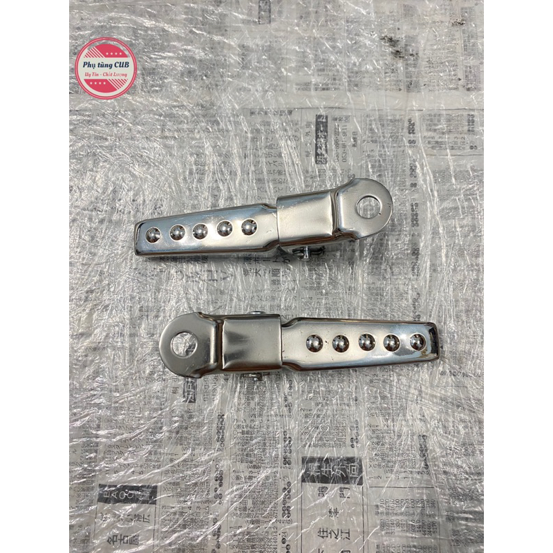 Gác chân sau xe cub gắn vào phuộc sau chất liệu inox