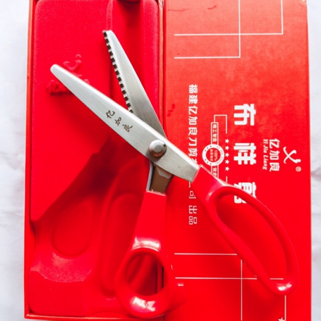 kéo cắt vải răng cưa cao cấp hộp đỏ
