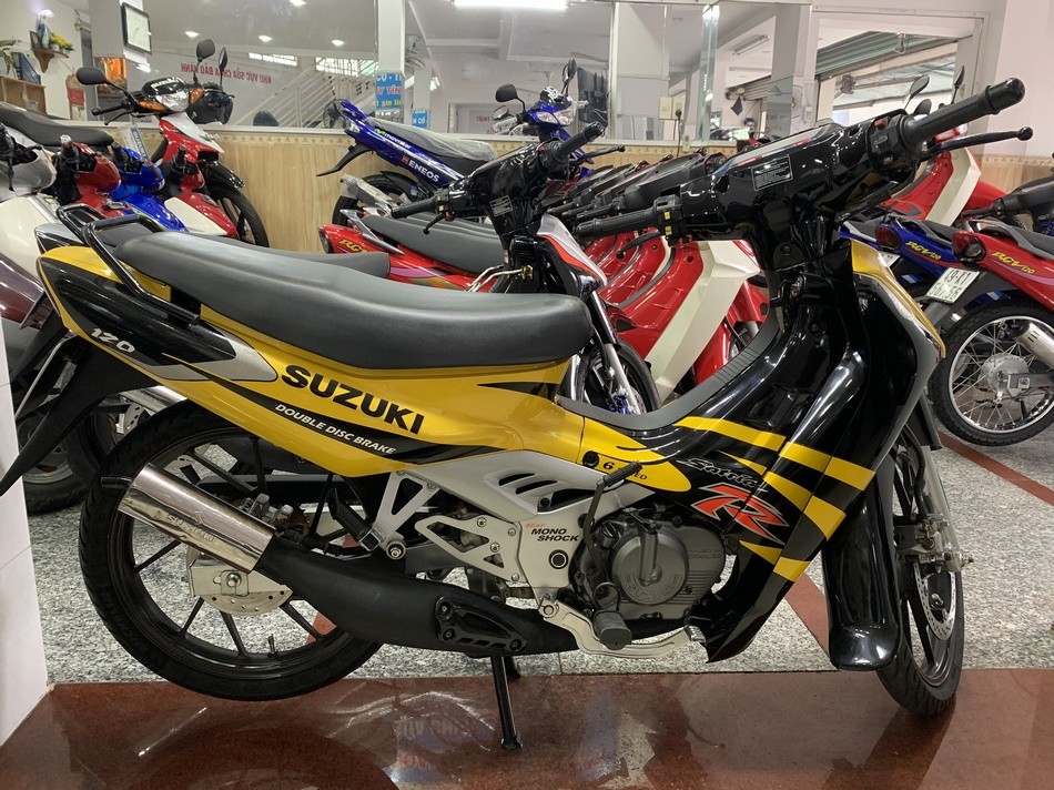 Tem Suzuki Satria 2000 Vàng Đen