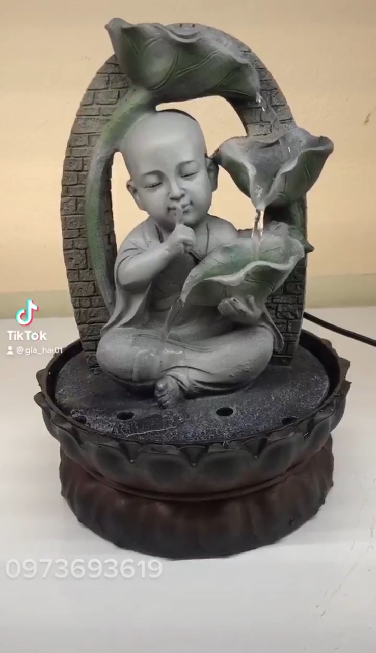Thác nước phong thuỷ chú tiểu