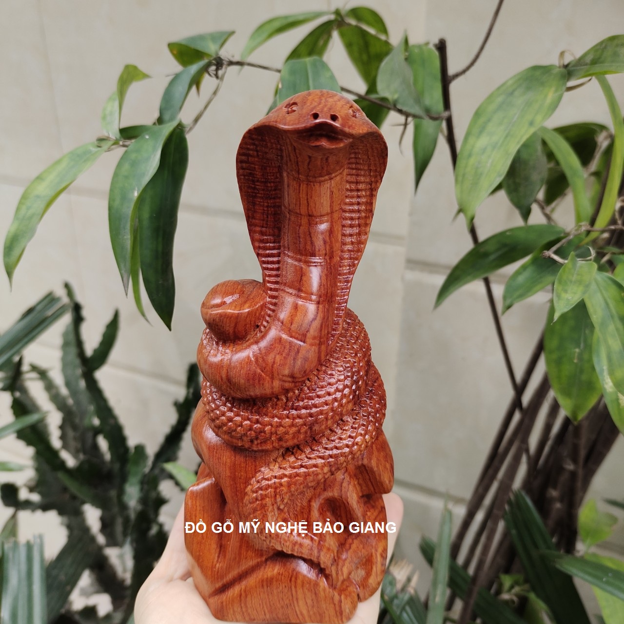 Tượng con rắn gỗ hương cao 20 cm