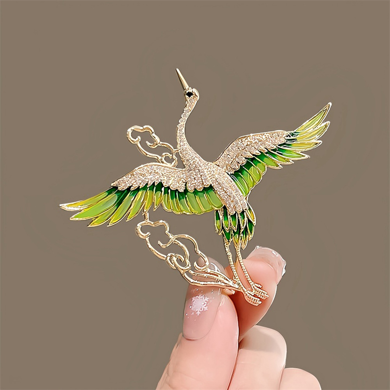 Chinese Style Elegant Rhinestone Green Enamel Wings Crane Clouds Brooches For Women Girls Flying Birds Lapel Pins Party Jewelry. 