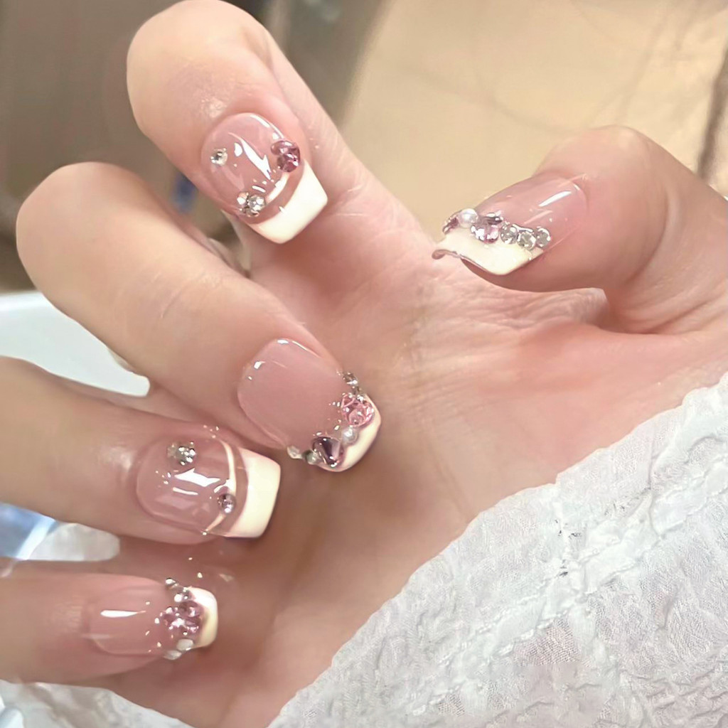 New%202025%2024Pcs%20Simple%20Heart%20Pearl%20Crystal%20Zircon%20Fake%20Nails%20with%20Glue%20DIY%20Art%20Design%20False%20Nails%20Wearable%20Nails%20Stylish%20Pattern%20Artificial%20Nails%20-%20Image%202