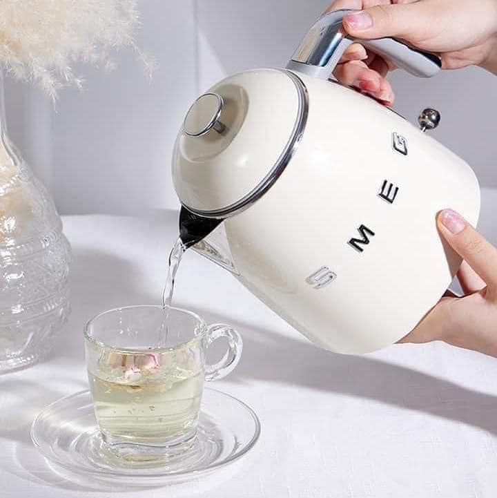 Ấm siêu tốc SMEG KLF05 mini 0,8 lit