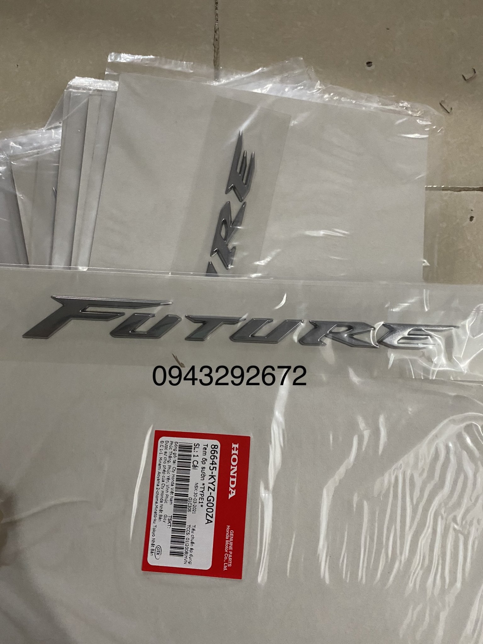 Tem chữ nổi ốp sườn future 125 honda 1 cái