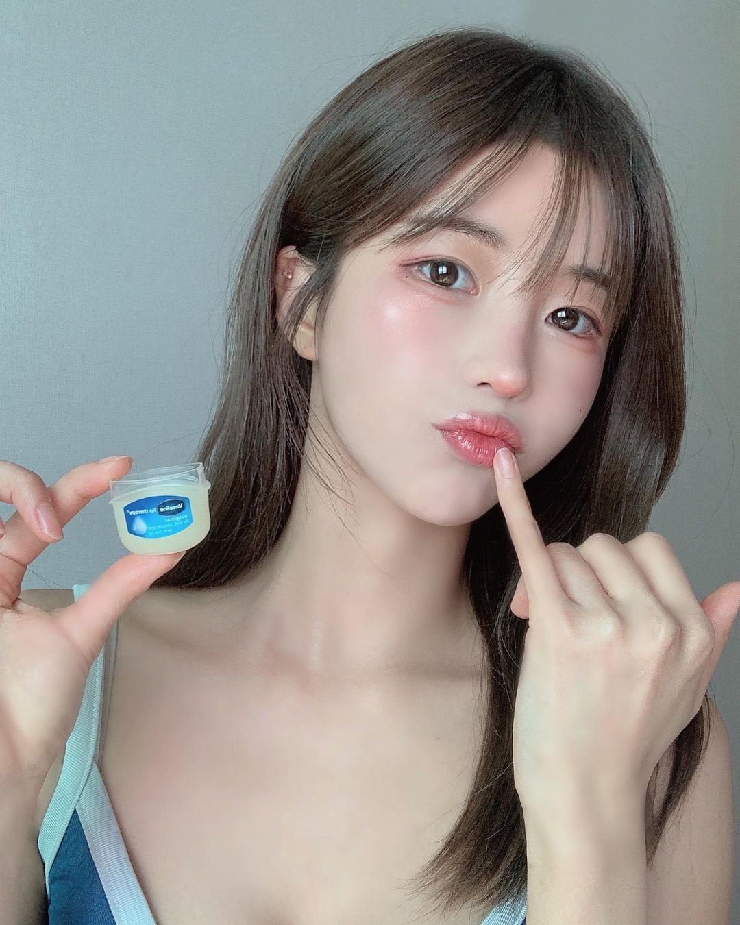 Son dưỡng hồng môi Vaseline Rosy Lips Therapy 7g
