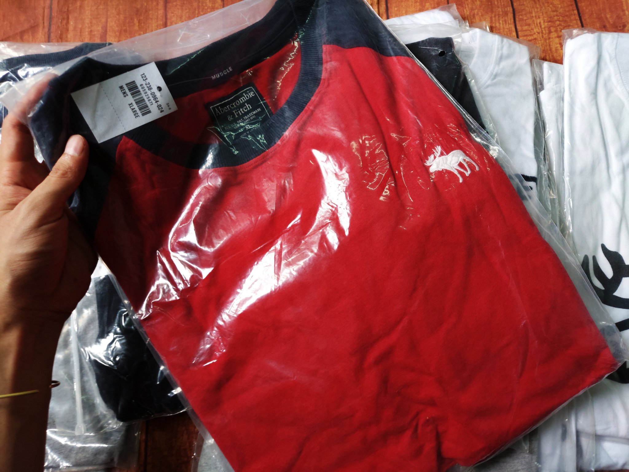 Áo thun phối tay Abercrombie