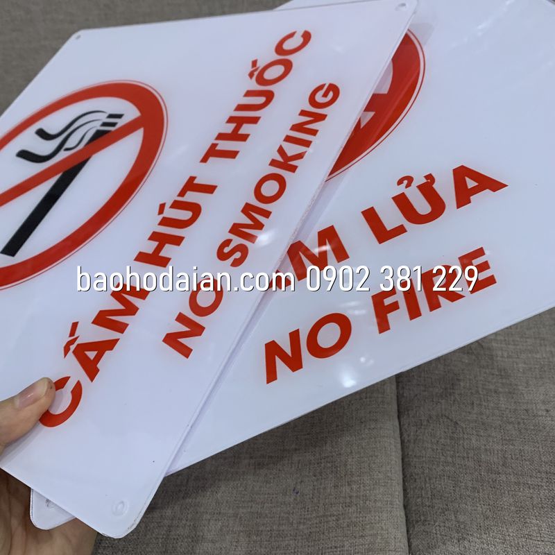 Bảng mica cấm lửa, cấm hút thuốc kích thước 30 x 30cm