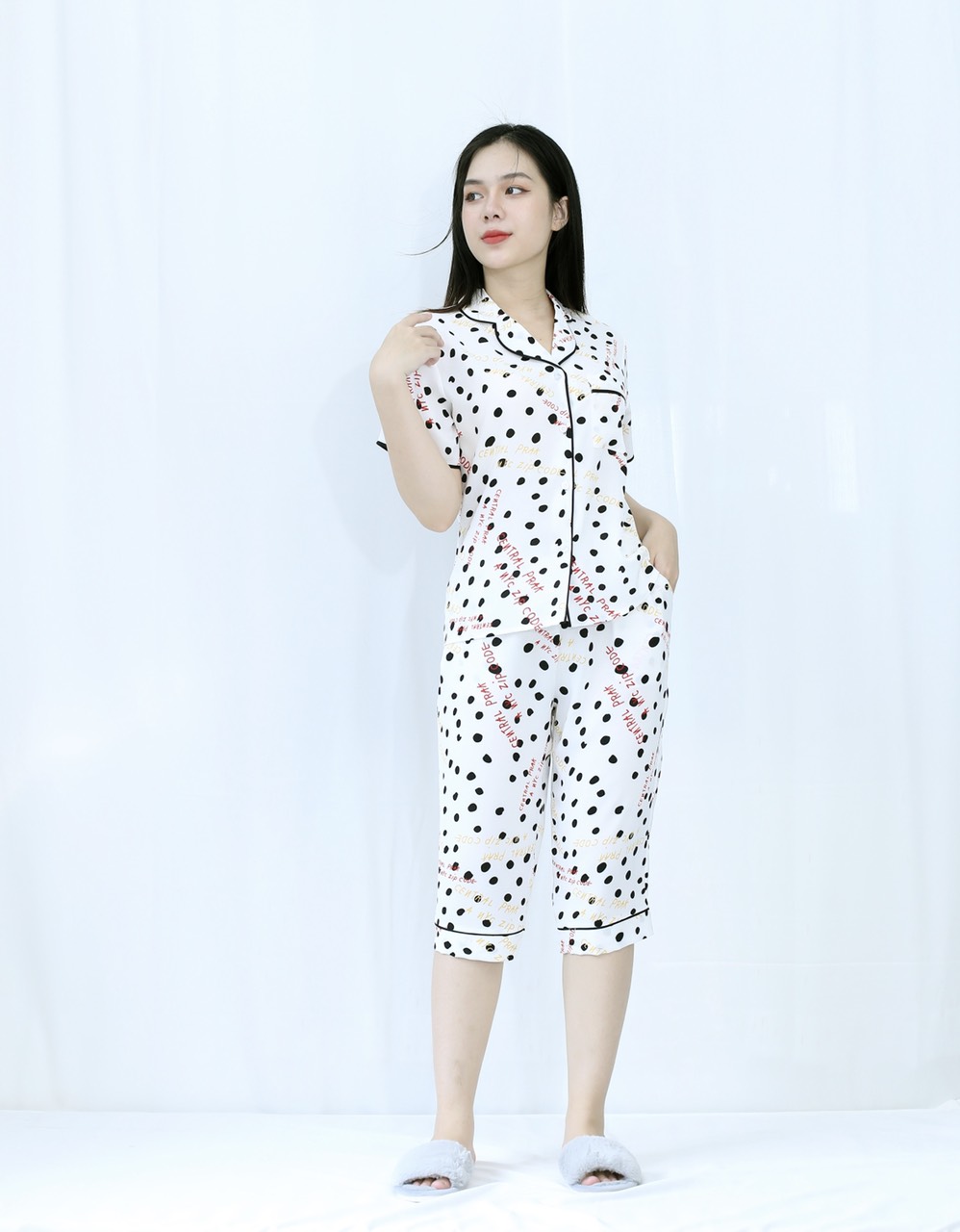 Bộ đồ pijama nữ lửng trắng chấm bi in chữ - cực xinh vải lụa cao cấp - cực kì sang chảnh